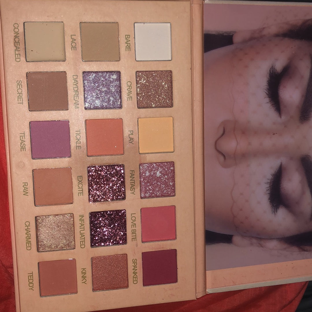 QM 18 colors Nude Eyeshadow palette